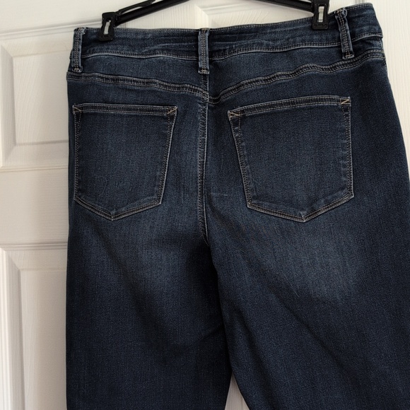 Maurices Mid Rise Dark Wash Skinny Jeans in Deep Blue Size Large Long - Picture 3 of 8